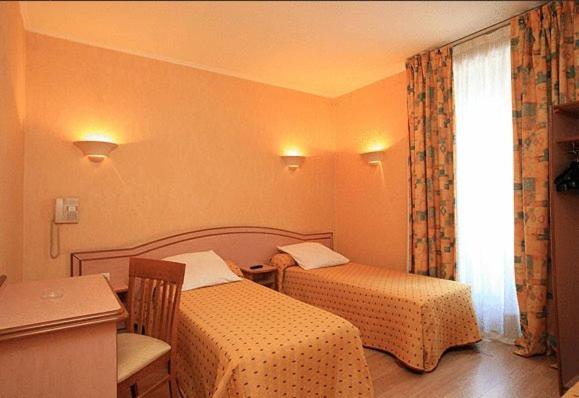 Marciano Hotel Gare Du Nord Paris Zimmer foto